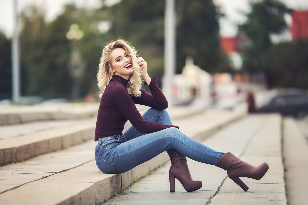 femme porte jean slim